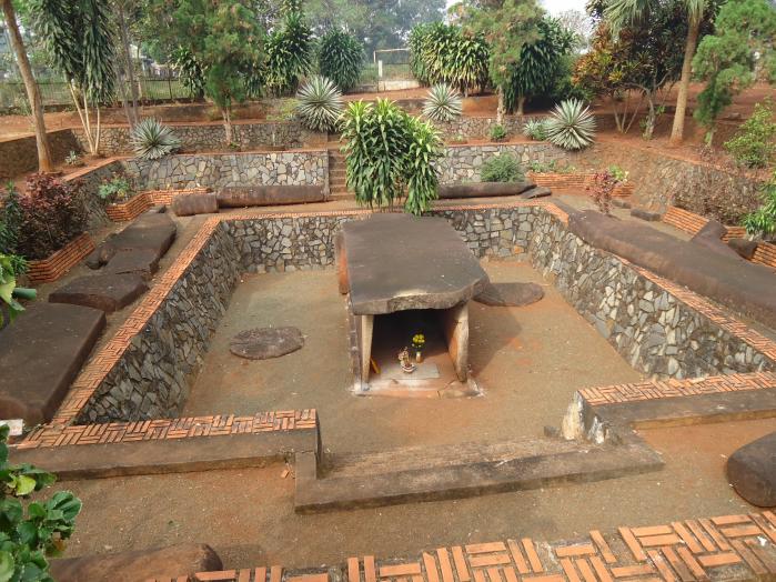 Di tích khảo cổ Mộ Cự thạch Hàng Gòn ở Long Khánh
